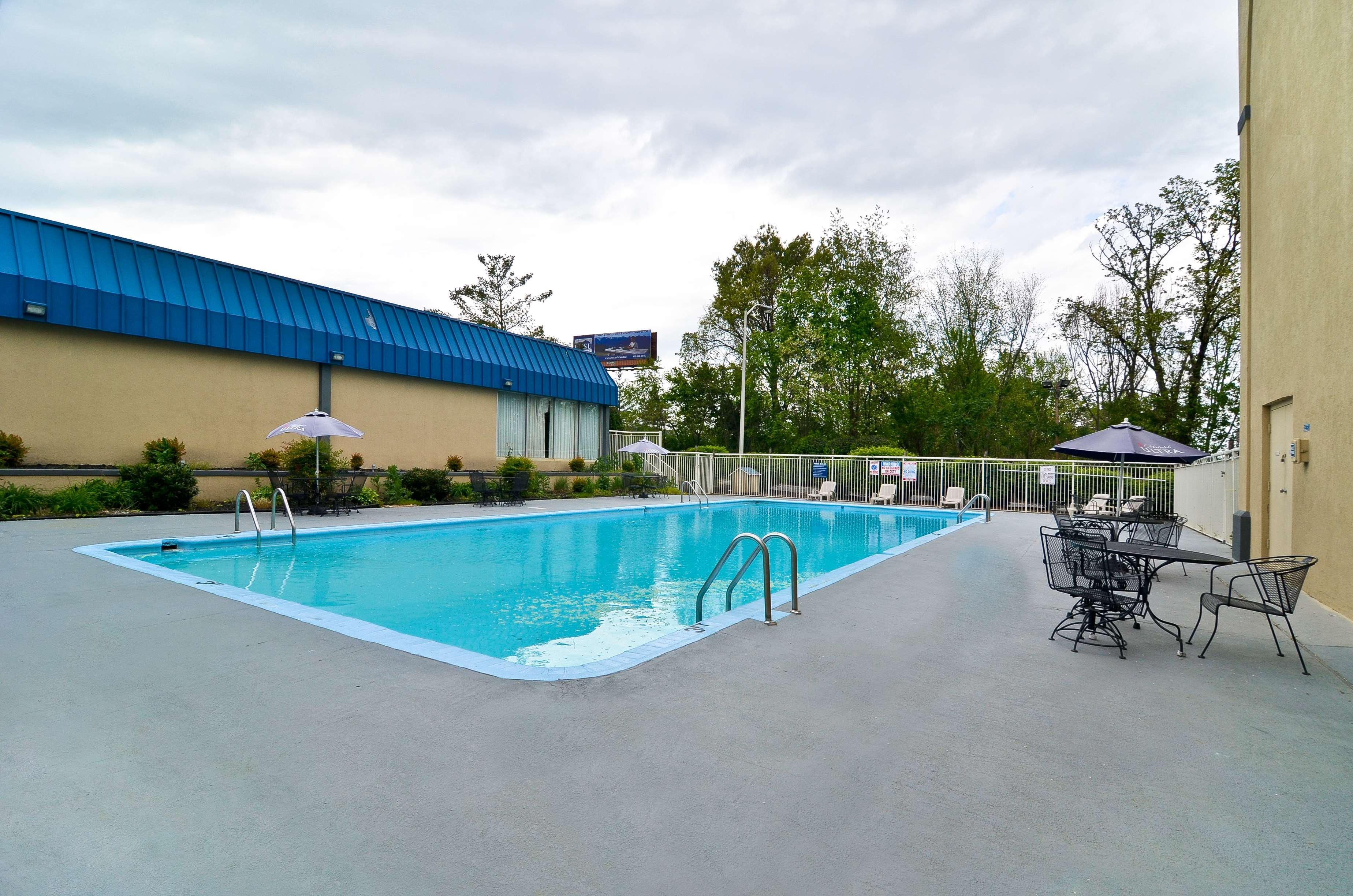 Days Inn & Suites By Wyndham Johnson City Exterior photo